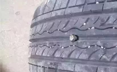 车胎跑气怎么回事?汽车轮胎漏气很慢找不出原因