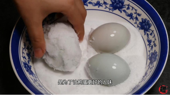 腌咸鸭蛋出油的方法用盐和酒,一斤鸭蛋几斤水几两盐