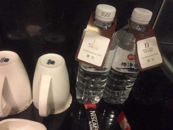 宾馆的两瓶水可以用吗?酒店的水喝完了可以再要吗