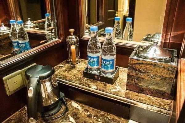宾馆的两瓶水可以用吗?酒店的水喝完了可以再要吗