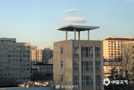 为什么有七彩云?七彩云和飞碟云同现北京