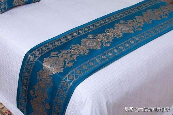 酒店床上一条长条布有什么用