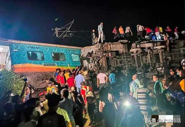 印度列车相撞已致233死 莫迪:痛心
