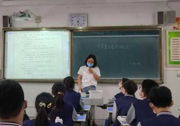 学生打架老师要求用英语复述过程