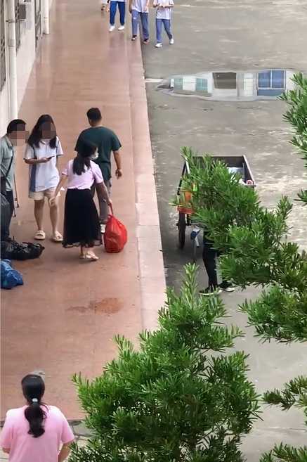 学校回应把学生百余份外卖扔垃圾桶