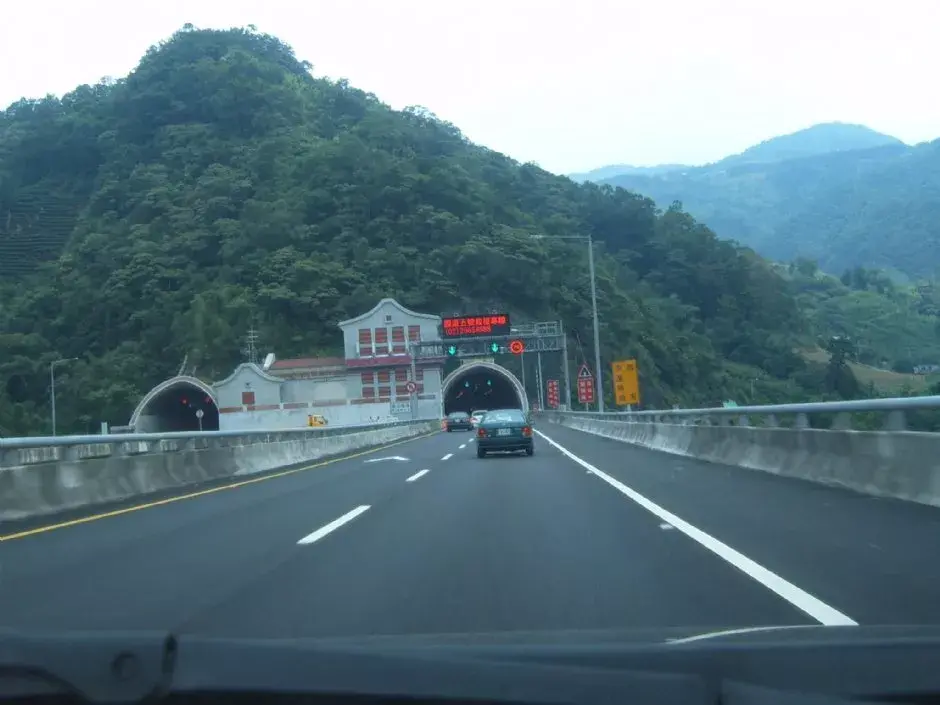 中国最长隧道56公里?中国第一长的隧道多长