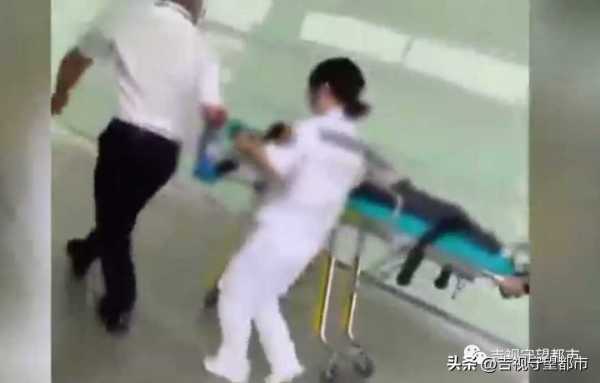 医学生情侣机场跪地抢救晕倒男子