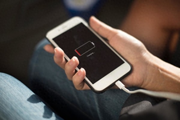 苹果向用户发出警告:别睡在充电的iPhone旁