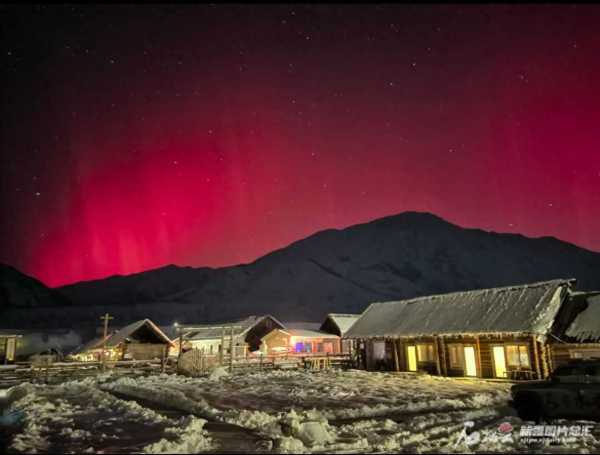 新疆出现罕见全红色极光!新疆红色极光成因