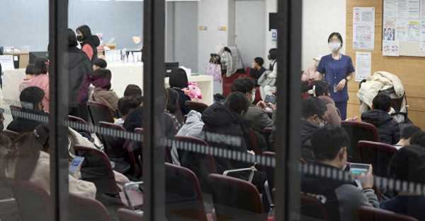 韩国超万名医学生申请休学
